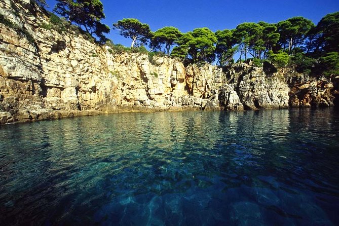 BLUE CAVE&GREEN CAVES /ŠUNJ beach Speedboat tour- WITH DRINKS - Drinks onboard: what’s included and the adult-only alcohol rule