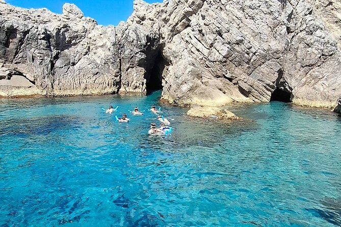 Blue & Green cave,Šunj beach - with drinks small group speedboat - Drinks and snorkeling gear: what’s included, and what you might still want to ask for