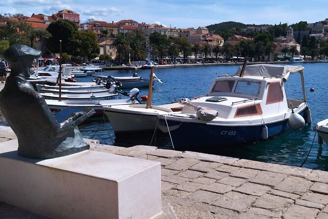 Cavtat Old Town: Exploration Game and Tour - Cavtat Old School on Prijeko Street: learning through a historic building