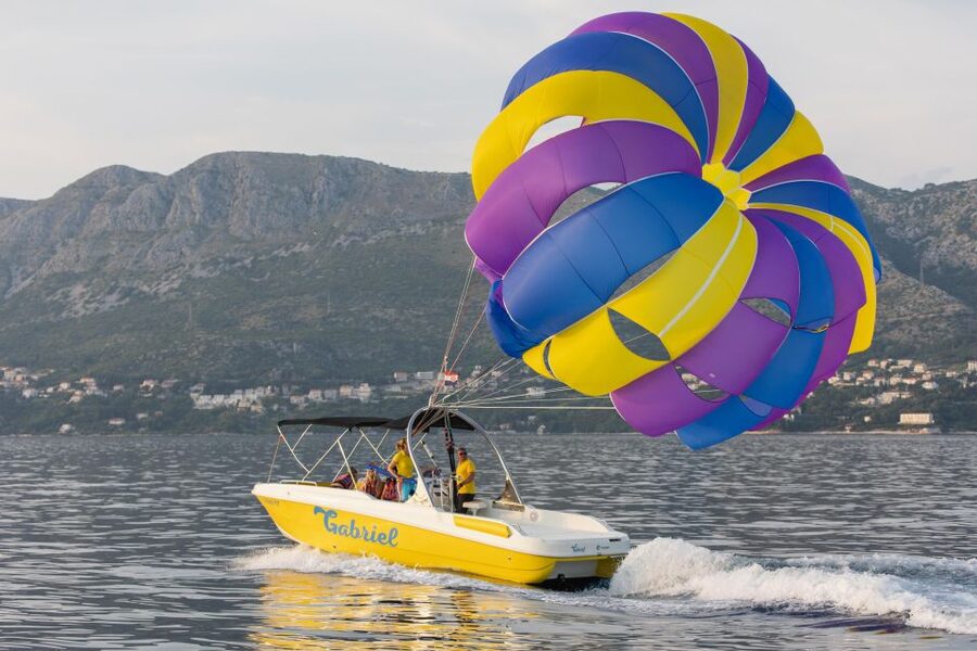 Cavtat: Parasailing - The flight basics: what you do, what the crew does