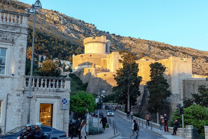 Drinks & Bites in Dubrovnik Private Tour - Prijeko Street: a local wine producer and red wine with veggie bruschettas