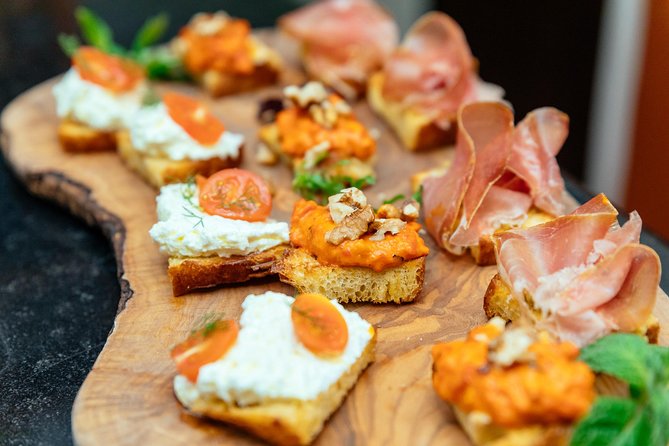 Drinks & Bites in Dubrovnik Private Tour - Meeting point and how the tour timing feels on foot
