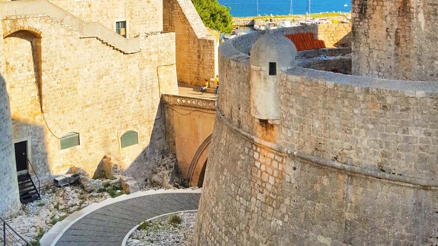 Dubrovnik: 1.5-Hour Guided Old Town Walking Tour - Onofrio’s Fountain and the Franciscan pharmacy, two stops that feel useful