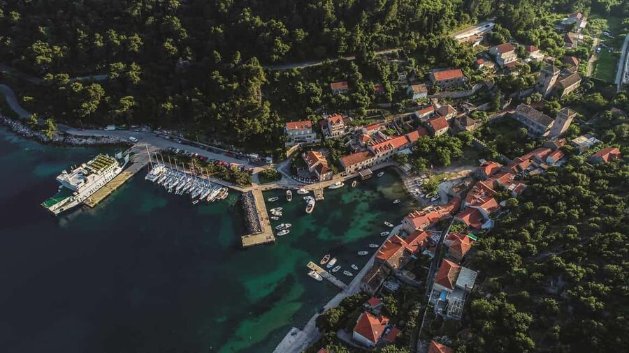 Dubrovnik: 3 Island Boat Tour with Lunch and Guide - Why this 3-island Elaphiti day feels different from a typical Dubrovnik excursion