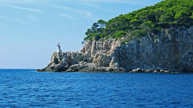 Dubrovnik: 3 Island Boat Tour with Lunch and Guide - Onboard lunch that actually satisfies, plus unlimited drinks and music on deck