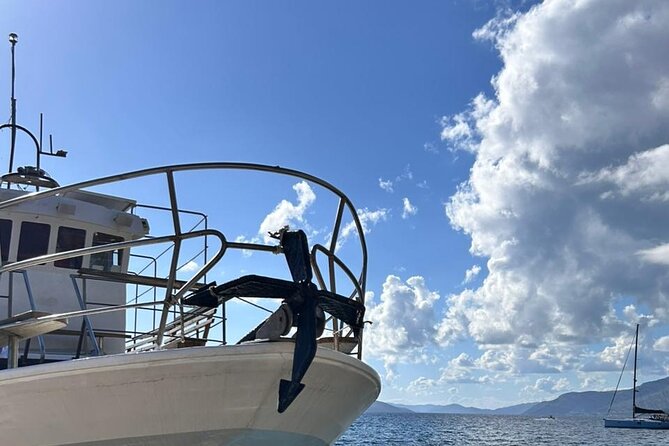 Dubrovnik: 3 Islands Fun Day Trip by Boat (Host: EN,FR,ES) - Port of Gruž departure: what the onboard setup really means