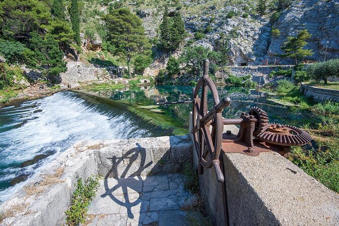 Dubrovnik Above Beyond, Srdj drive & guided Old Town PRIVATE SHORE EXCURSION - Mount Srd viewpoints: the classic angle of the Old Town and Lokrum