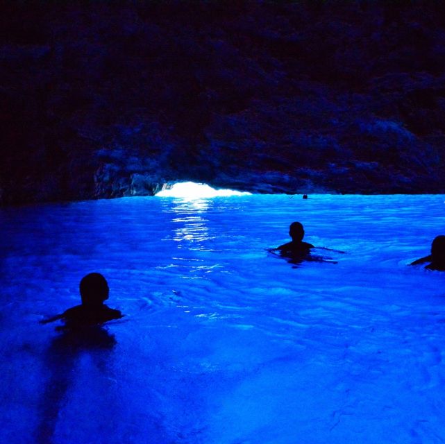 Dubrovnik: Blue & Green Caves Private Boat Tour with Drinks - Meeting at Gruž and the Scenic Start to Your Cave Adventure