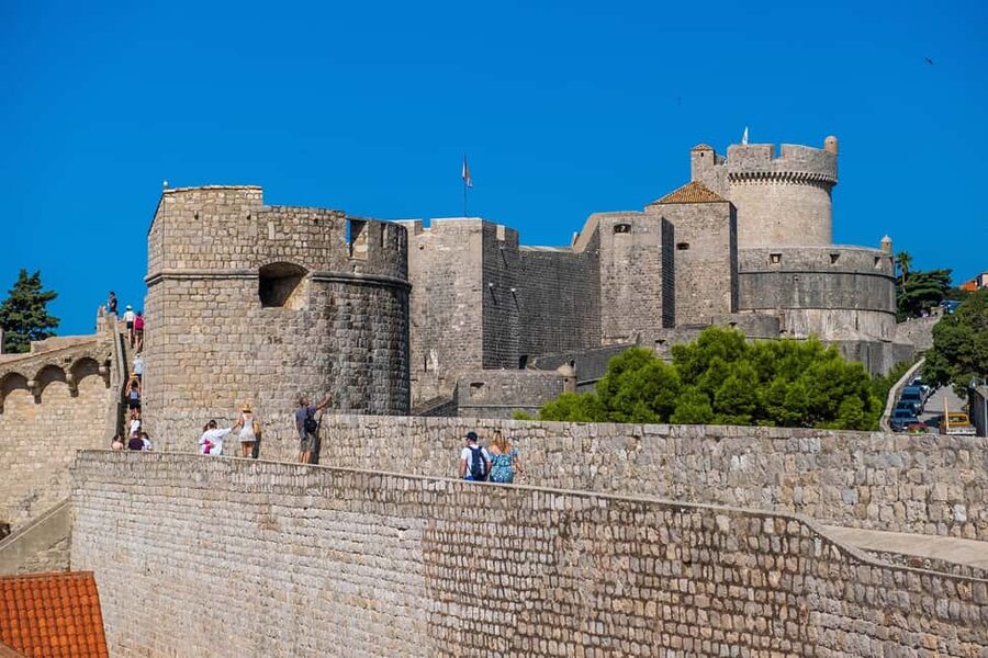 Dubrovnik: City Walls, Old Town Walking Tour & Adriatic View - City Walls at UNESCO level, 80 minutes of Adriatic views