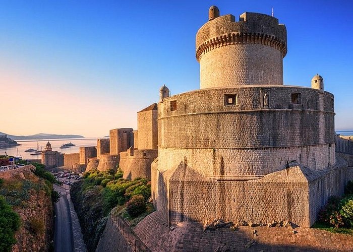 Dubrovnik City Walls Walking Tour (entrance ticket included) - Sponza Palace and the Old Town landmarks you should picture while on the walls