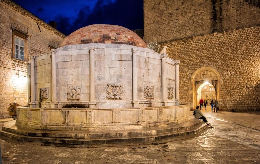 Dubrovnik: Dark tales of the Old Town - Ruins and old houses, learning the meaning of what is missing