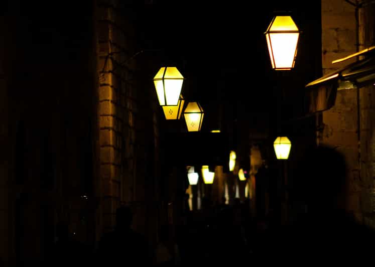 Dubrovnik: Dark tales of the Old Town - First stops around the monuments, romance mixed with the grim