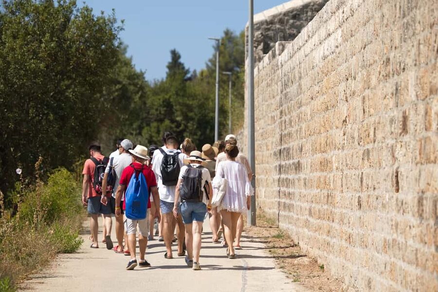 Dubrovnik: Elaphite Island Hopping Cruise on Karaka Ship - The Koločep stop: beach time plus farm tastings (5€)