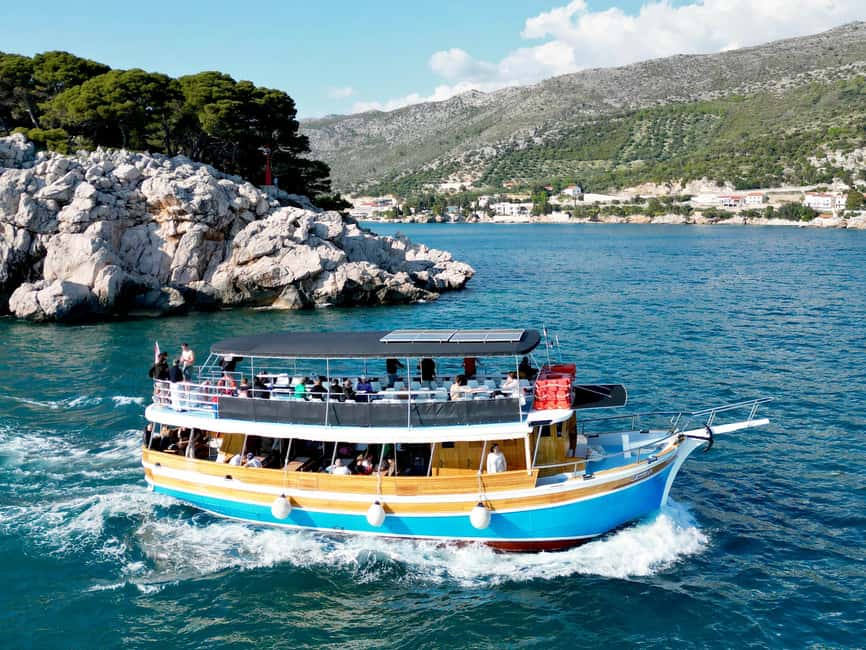 Dubrovnik: Elaphite Islands Cruise with Lunch and Drinks - The onboard experience: open bar, lunch, and how the crew keeps it smooth