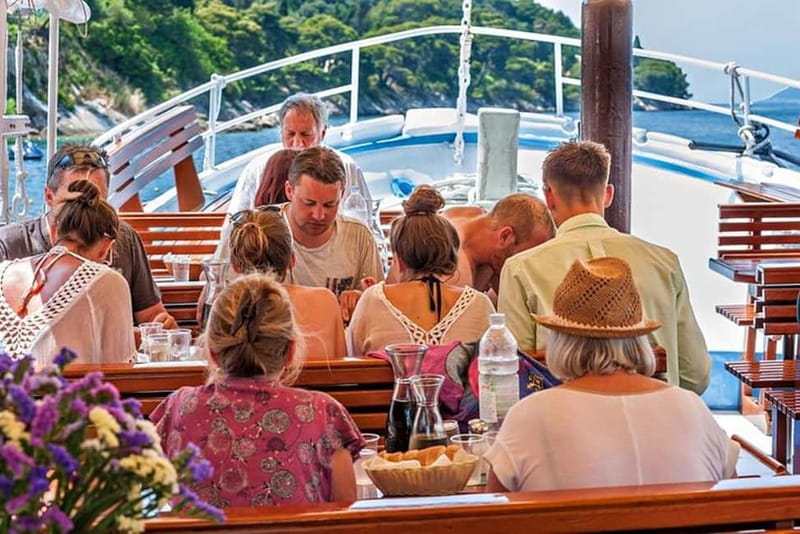 Dubrovnik: Elaphite Islands Cruise with Lunch and Drinks - The sailing time between islands is part of the point