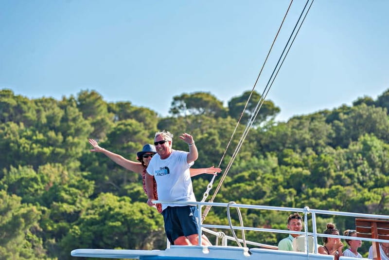 Dubrovnik: Elaphite Islands Cruise with Lunch and Drinks - Sea conditions and how to stay comfortable for 8 hours
