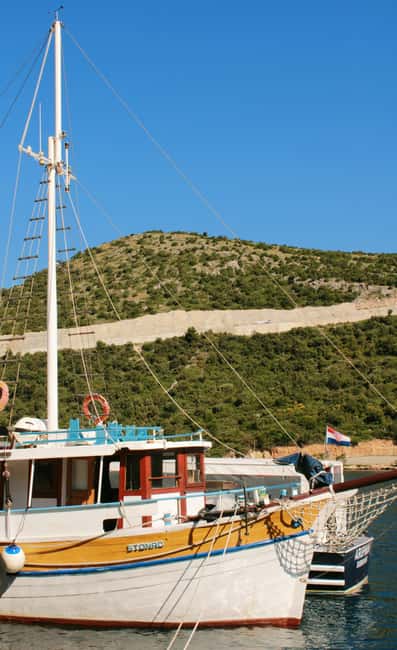 Dubrovnik: Full-Day Blue Cave & Elaphiti Islands Boat Tour - Blue Cave in Koločep: the swim stop people remember
