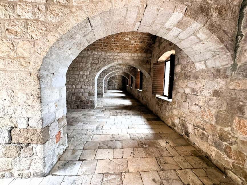 Dubrovnik: Game of Thrones Tour & Optional Lokrum Island - Stradun, Rector’s Palace, and the Cathedral, plus the 1667 earthquake context