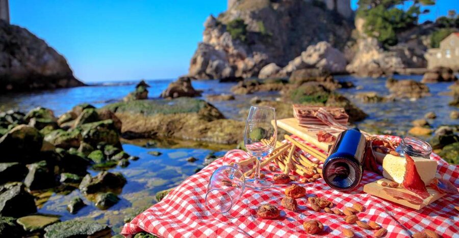 Dubrovnik Gastronomy: 3-Hour Food and Wine Tour - Old Town meets your dinner plan, starting at Onofrio’s Fountain