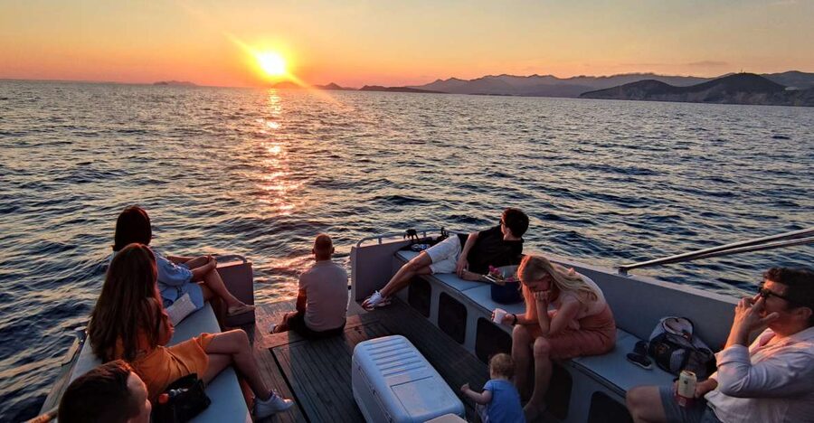 Dubrovnik: Golden Hour Sunset Cruise - Photo Tips for City Walls and Sunset Windows