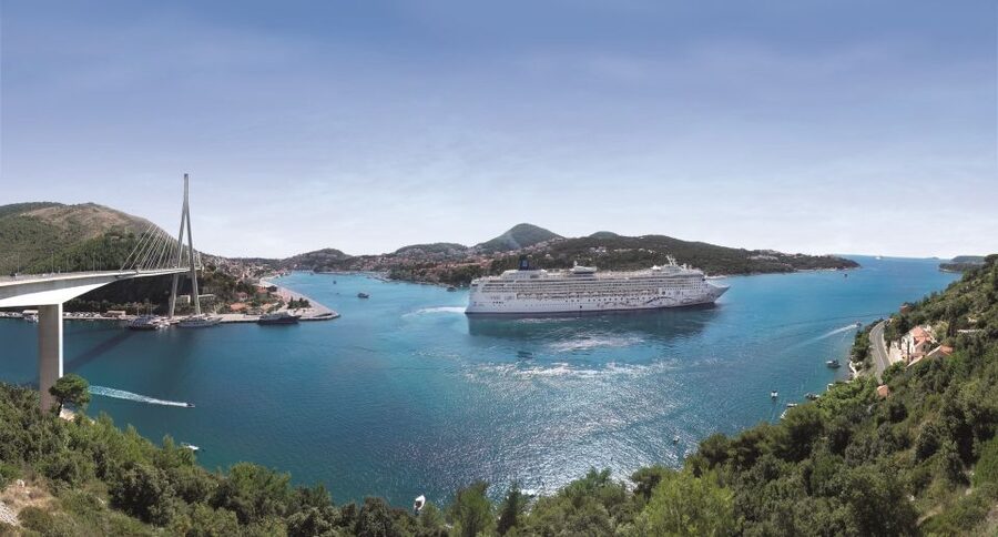 Dubrovnik: Group Sightseeing Tour with Stunning Views - Why the hilltop views make Dubrovnik feel different