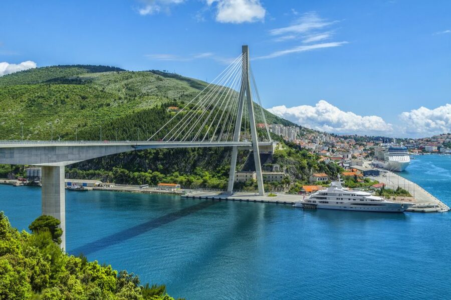 Dubrovnik: Guided Sightseeing Tour by Minivan - Franjo Tuđman Bridge and Lapad Photo Time: See the Cruise Ships in Context