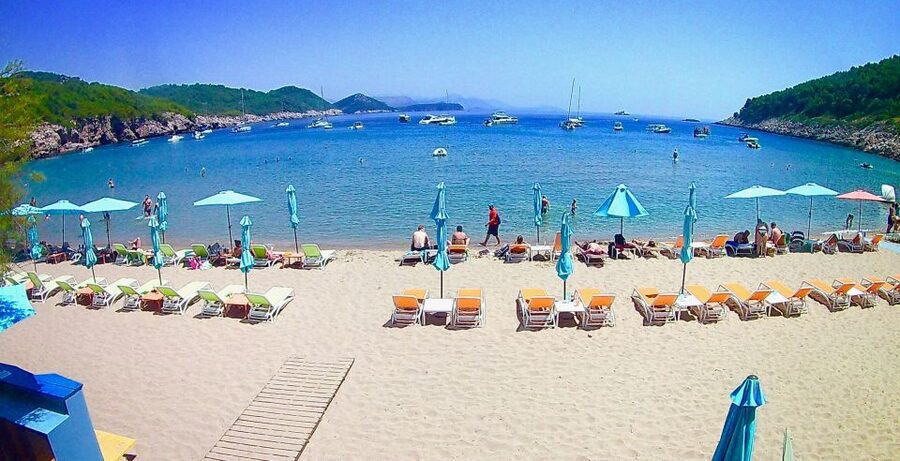 Dubrovnik: Half-Day Boat Tour to Elaphite Islands 4h - Koločep stop: a local rhythm in one hour