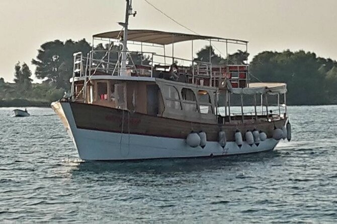 Dubrovnik Islands Boat Tour with Lunch and Unlimited Drinks - Lunch on board: grilled options, salads, and unlimited drinks