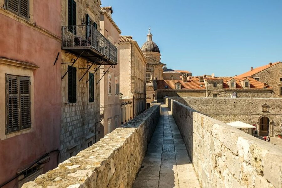 Dubrovnik: Old Town and City Walls Guided Walking Tour - What you’ll see on the City Walls (and why it feels different)