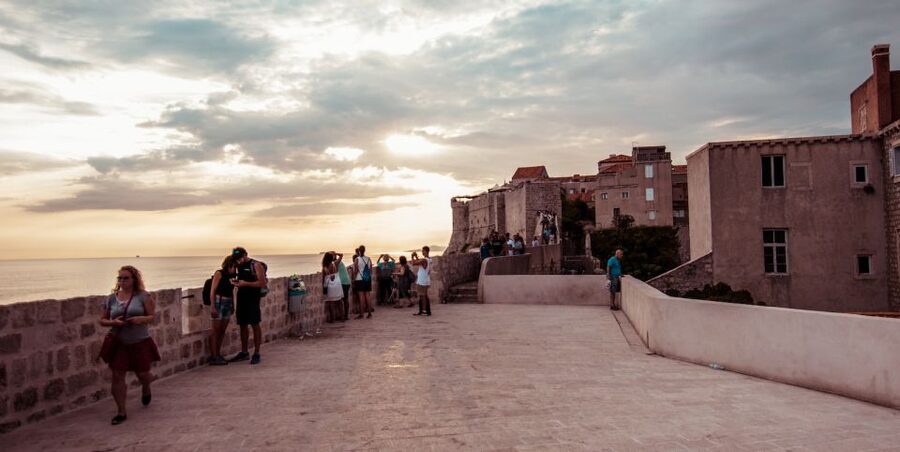 Dubrovnik: Old Town & City Walls Guided Tours Combo - Stradun and Orlando’s Column: the main stage of Ragusa life