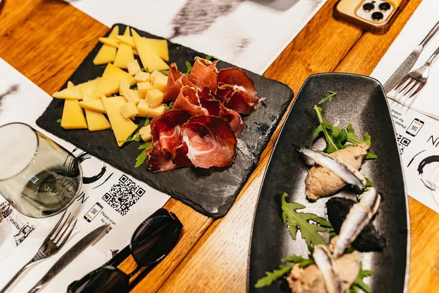 Dubrovnik: Old Town Food Tour - Timing, walking style, and how to get the most out of 3.5 hours