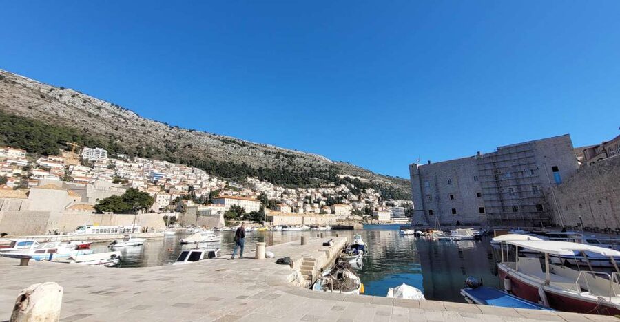 Dubrovnik: Old Town Highlights Tour with Audio Guide - Accessibility and comfort for a self-guided walking day