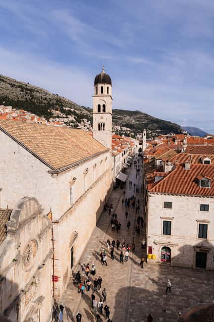 Dubrovnik Old Town: Night tour with History, Wine & Bites - Why the Evening Walk Works: Cooler Streets and a Friendly Pace