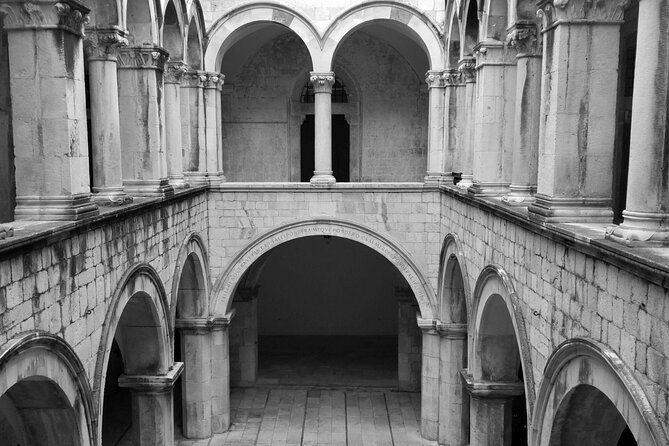 Dubrovnik Old Town: Small-Group Walking Tour With A Local - St Blaise, Orlando Column, and the synagogue stop