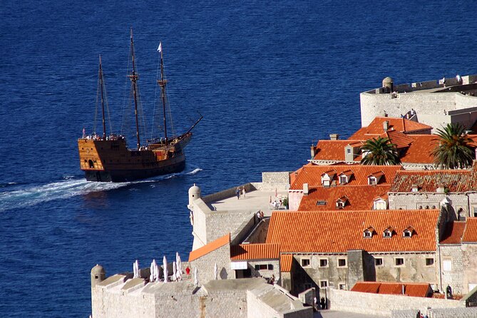 Dubrovnik Old Town Walking Tour and Cruise with Karaka - Ticket Tips for Walking the Walls and Museum Timing