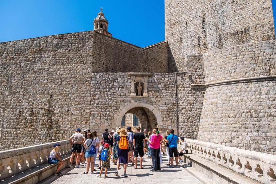 Dubrovnik: Pile Gate & Old Town with Spices and Hidden Gems - Entering Dubrovnik Through Pile Gate and Stradun
