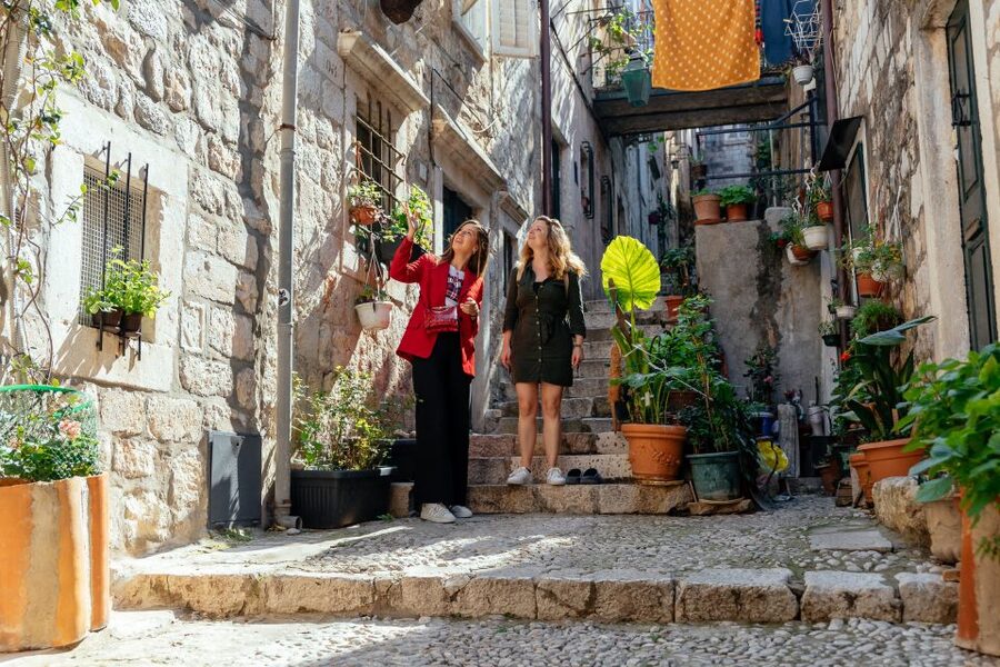 Dubrovnik: Private Family Friendly City Tour with Guide - Pile Gate: treasure-hunt style storytelling in a landmark you can see from far away