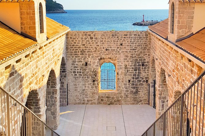 Dubrovnik walking history tour - Onofrio’s Fountain and the 12 km Aqueduct: The Most Useful Photo Stop