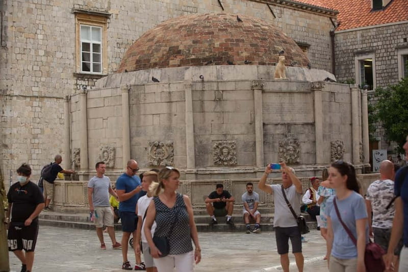 Dubrovnik walking tour and cruise on Karaka ship - Old Town guide storytelling: what you should listen for