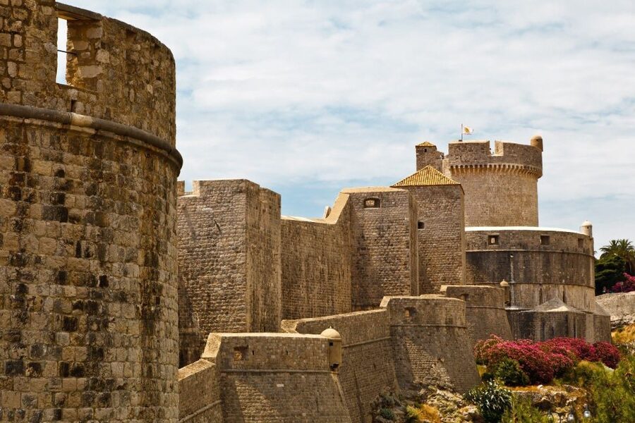 Dubrovnik: Walls and Wars Walking Tour - Headsets, photo stops, and staying with the group