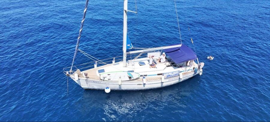 Dubrovnik yacht cruise - Private tour to Elafity & Blue cave - Back on board: sailing legs that keep the day moving