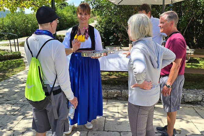 E-Bike Tour + Gourmet Snack + Wine Tasting (Small Group) - How hard is it, and what does pacing feel like?