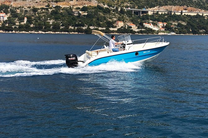 Elafiti Islands Private Tour with Fisher 20 Speedboat - Boat Comfort, On-Board Drinks, Wi-Fi, and the Shower Detail