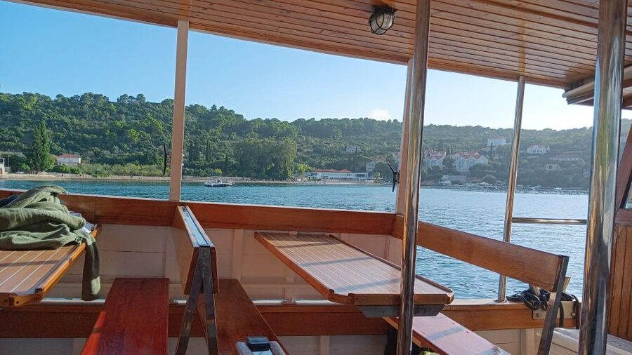Elaphite Islands Cruise with Local Gastronomy at Captain's H - The boat reality check: Ribica, boarding flow, and why space can feel tight