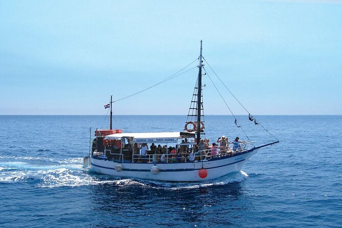 Elaphite Islands Cruise with Local Gastronomy at Captain's House - Captain’s House lunch, prosciutto and drinks with a local feel