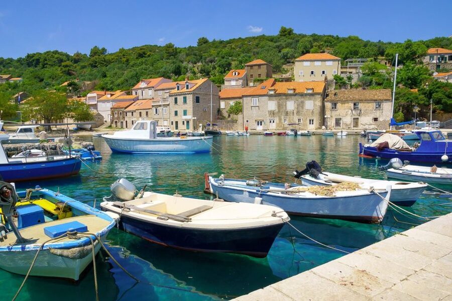 From Dubrovnik: Elaphite Islands Day Trip with Lunch - Lunch onboard: fish, meat, or vegetarian, with unlimited drinks
