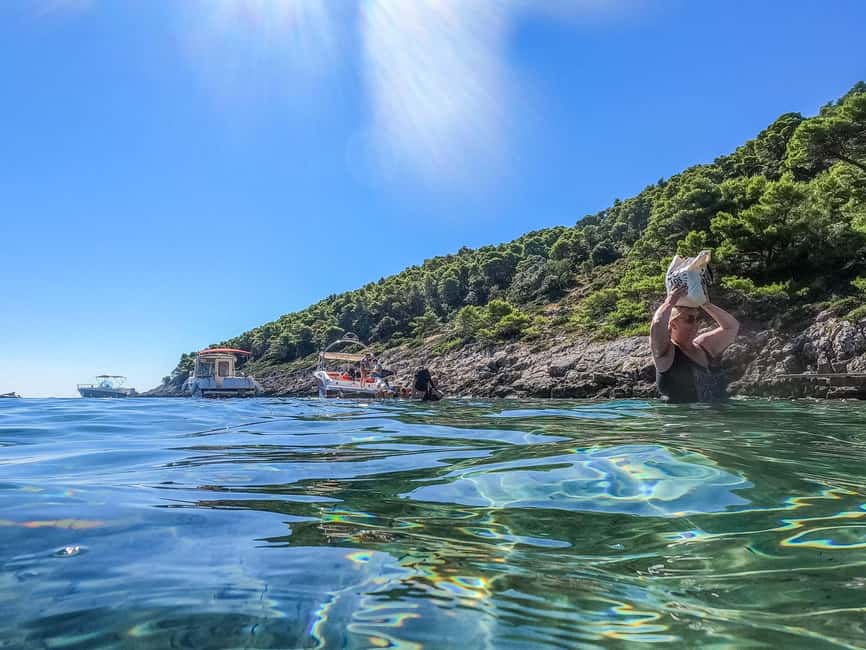 From Dubrovnik: Elaphiti Islands & Blue Cave Speedboat Tour - Meeting the Karuzo speedboat at Dubrovnik Old Port