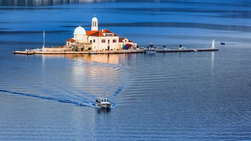 From Dubrovnik: Montenegro Day Trip with Cruise in Kotor Bay - Morning pickup and the early grind out of Dubrovnik