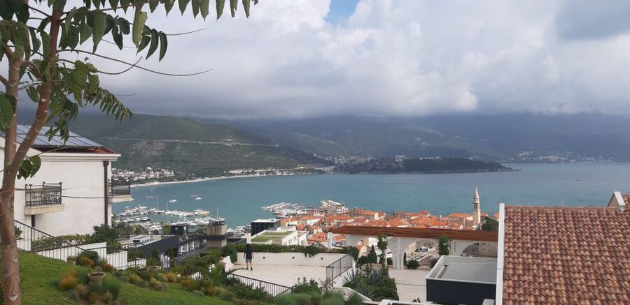 From Dubrovnik: Perast, Kotor & Budva Small-Group Day Trip - Kotor: Old Town Walls, Maze Streets, and a Real Stroll Window
