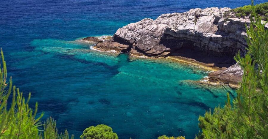 From Dubrovnik: Pvt Speedboat Cruise to Mljet&Sipanska Luka - Cruising Past Jakljan and Olipa to Mljet, That Moment You Notice You Are Far Away